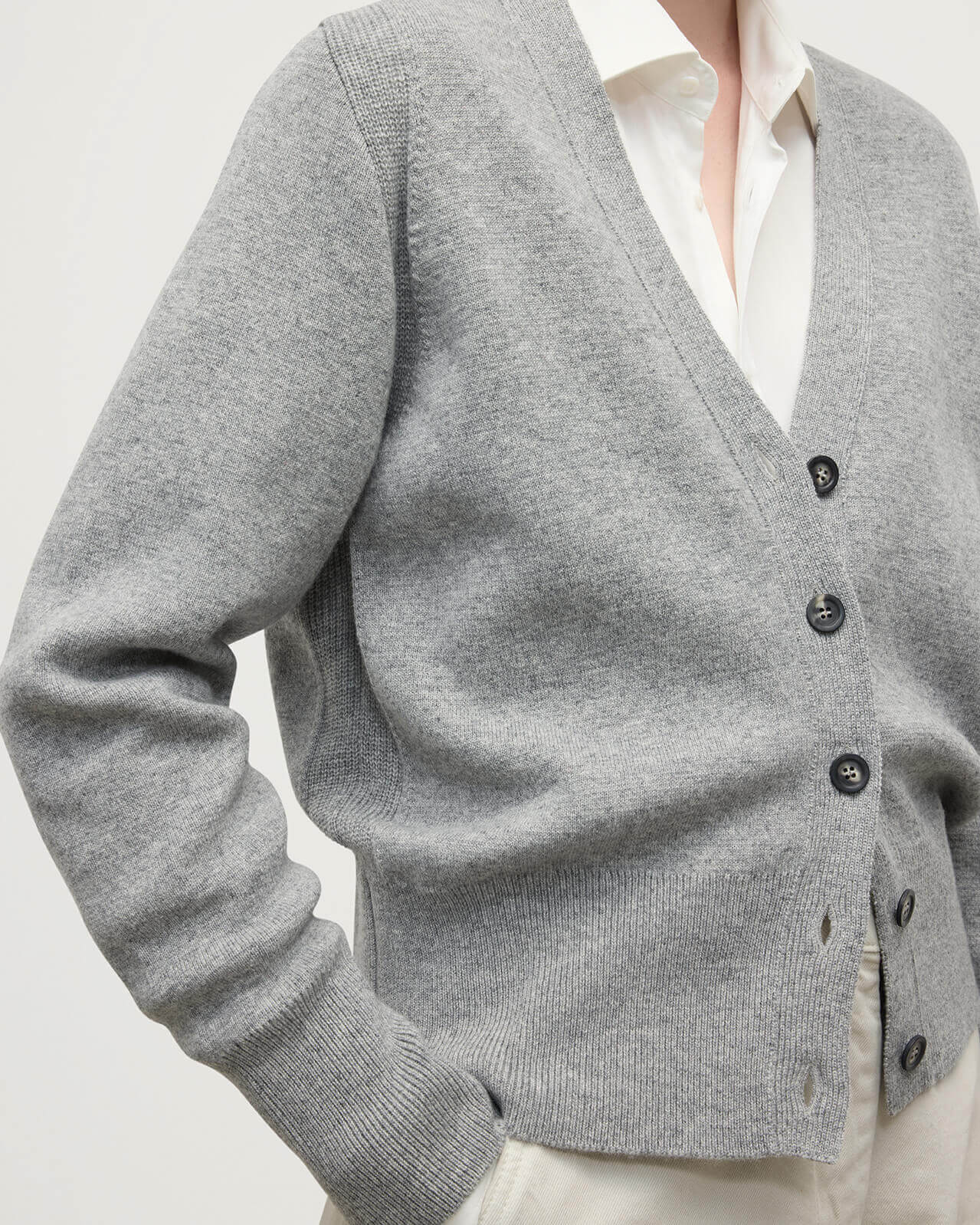 Milano Stitch Light Grey Cashmere Cardigan - Image 5