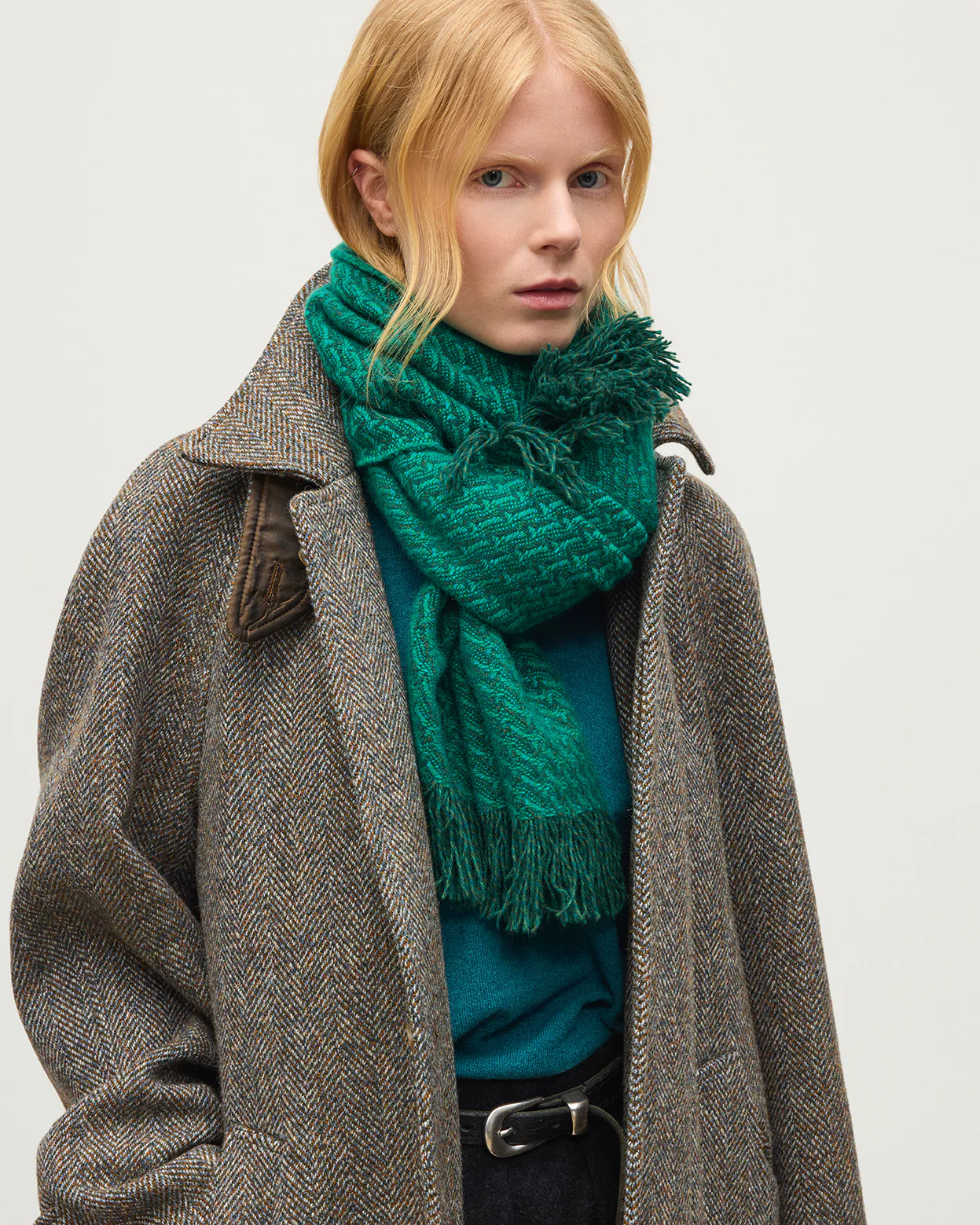Iona Green Cashmere Scarf - Image 3